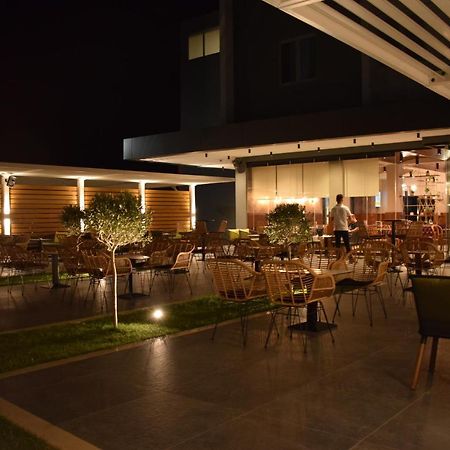 Tepelene Bluepoint Hotel מראה חיצוני תמונה