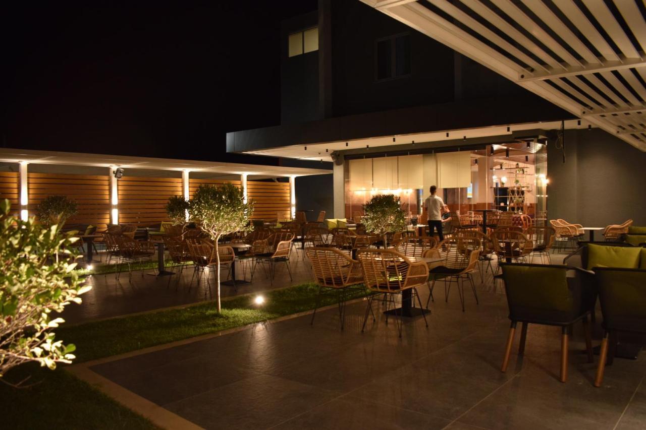 Tepelene Bluepoint Hotel מראה חיצוני תמונה