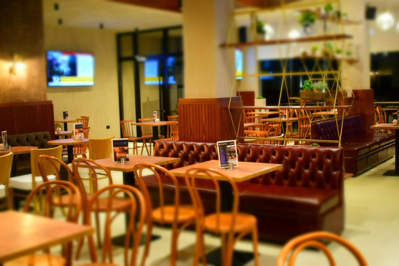 Tepelene Bluepoint Hotel מראה חיצוני תמונה