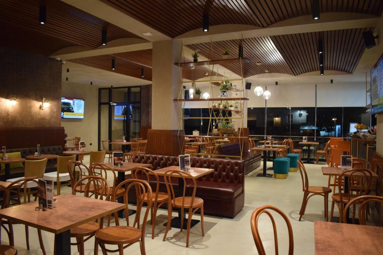 Tepelene Bluepoint Hotel מראה חיצוני תמונה