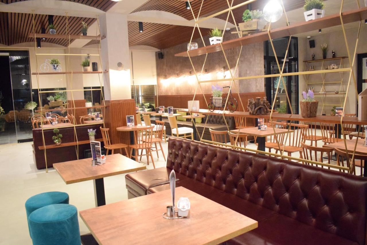 Tepelene Bluepoint Hotel מראה חיצוני תמונה